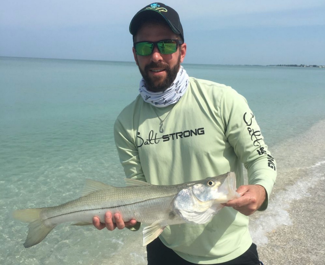 how to properly hold a snook