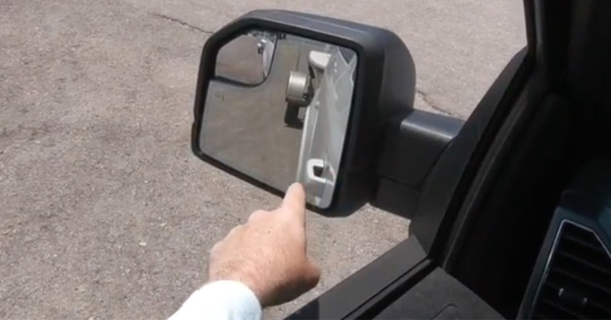 Sideview mirrors backing up trailer