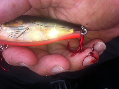 mirrodine lure hook in finger