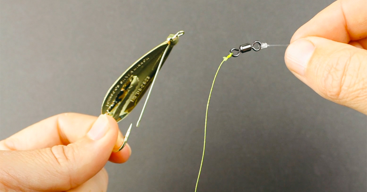 New to lure fishing…. Do I tie my line to these o-ring/swivels